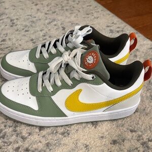 Nike Kids' White, Green, and Yellow Sneakers
Size 5.5 big kid